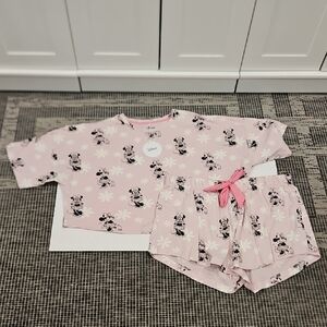 Disney Womans Minnie Mouse Pajamas Set.